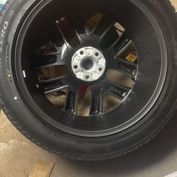 Neumático en estado nuevo, modelo 235/65R17.