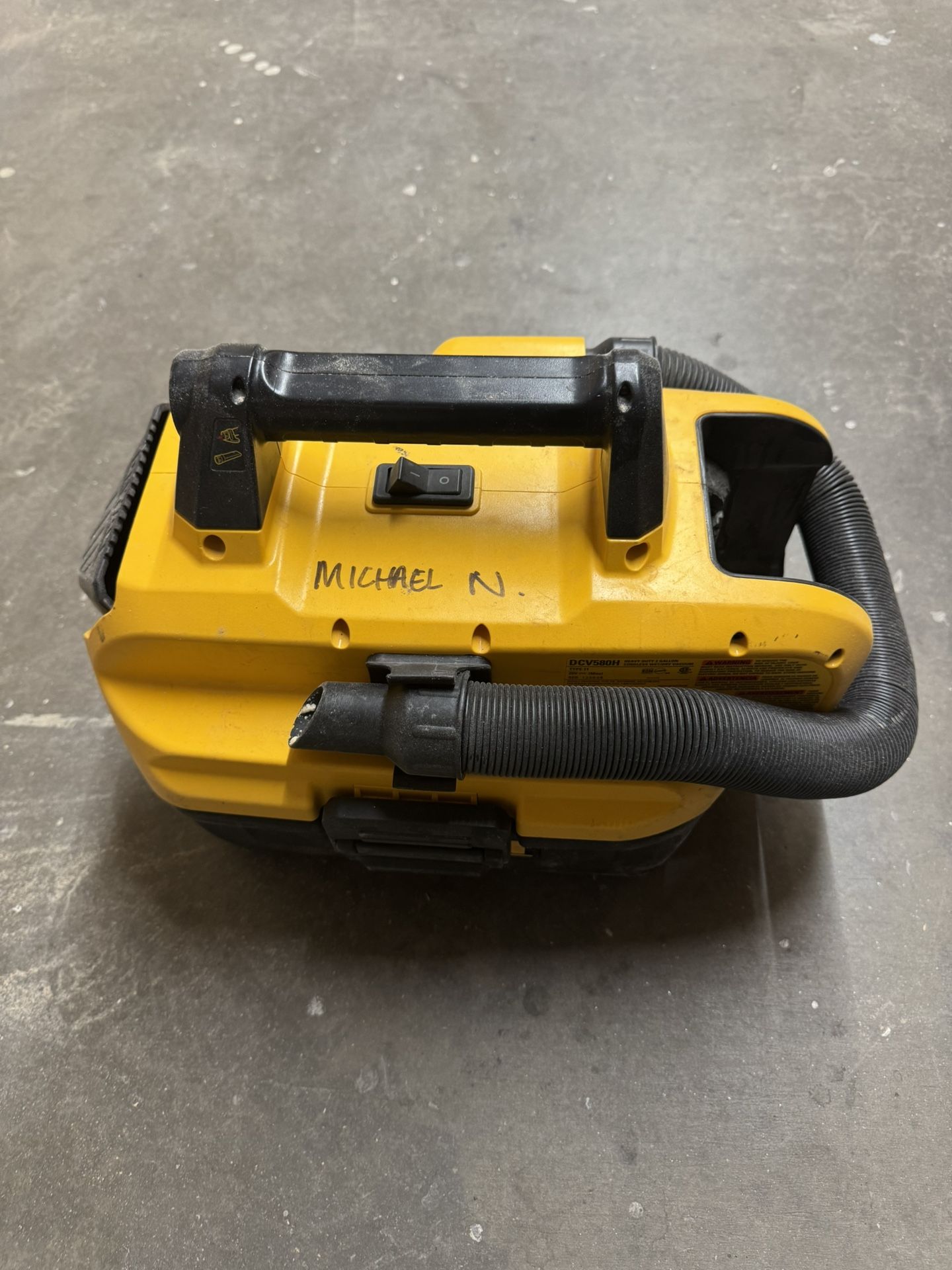 Dewalt Heavy Duty 2 Gallon Cordless Vac