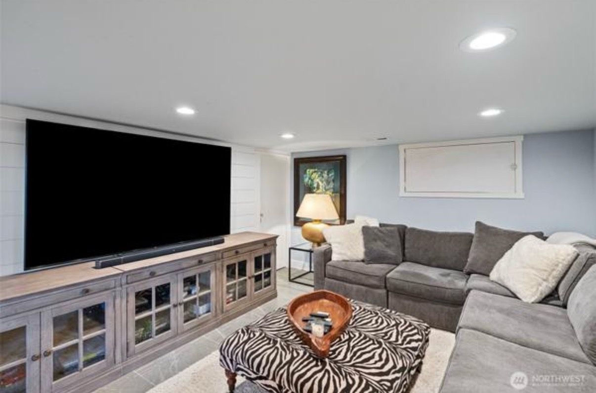 Macy’s L shape sectional for Sale in Ruston, WA - OfferUp