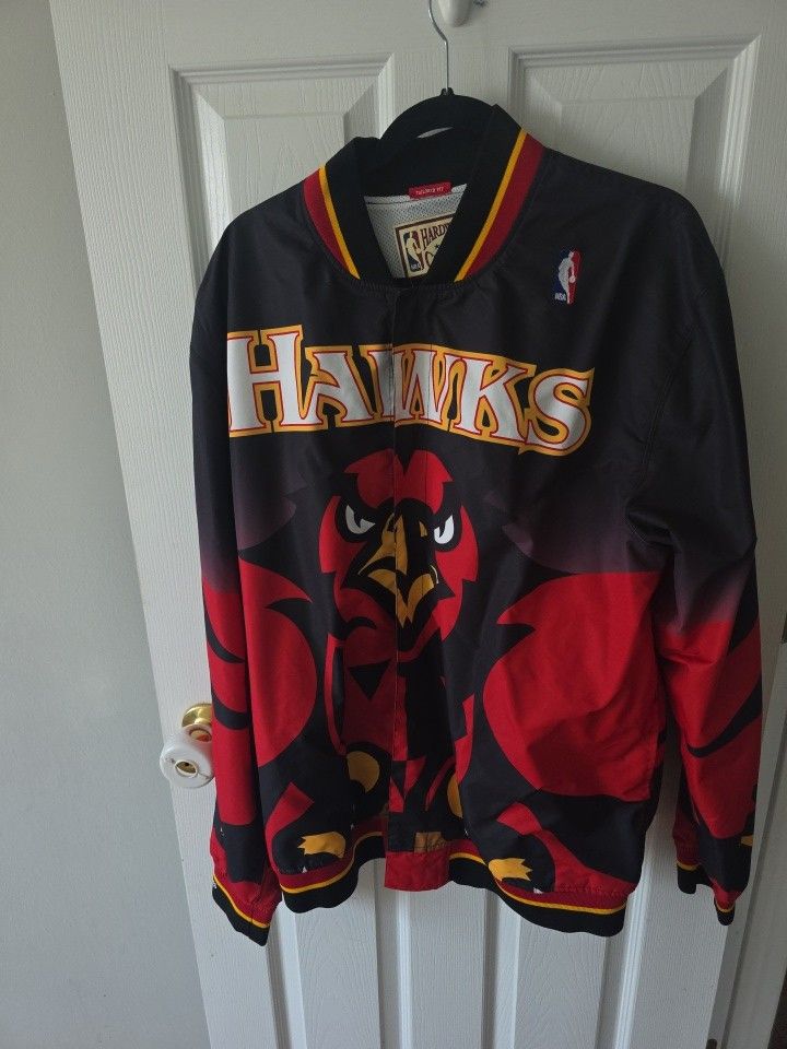 Atlanta Hawks Mitchell & Ness Black Hardwood Classics Warm-Up Full-Snap Jacket
 
in excellent condition 