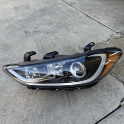 2017-2018 Hyundai Elentra Left Side Headlight  