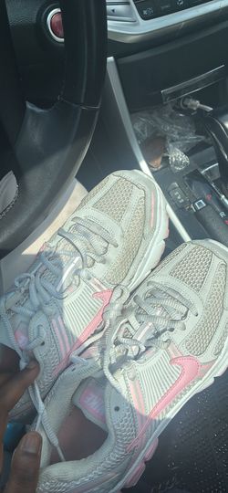 Nike vomeros kids 5.5 Need gone todayy!!