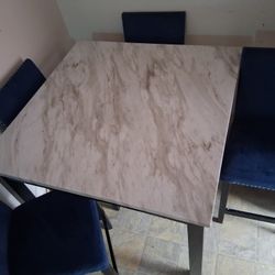 KITCHEN TABLE  4 CHAIRS 