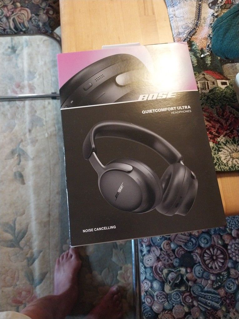 Unopened New IN Box Bose Quietcomford Ultra Headphones