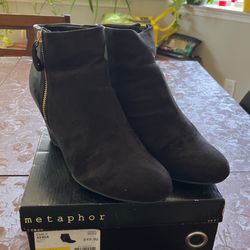 Metaphor 8.5 Black Wedges