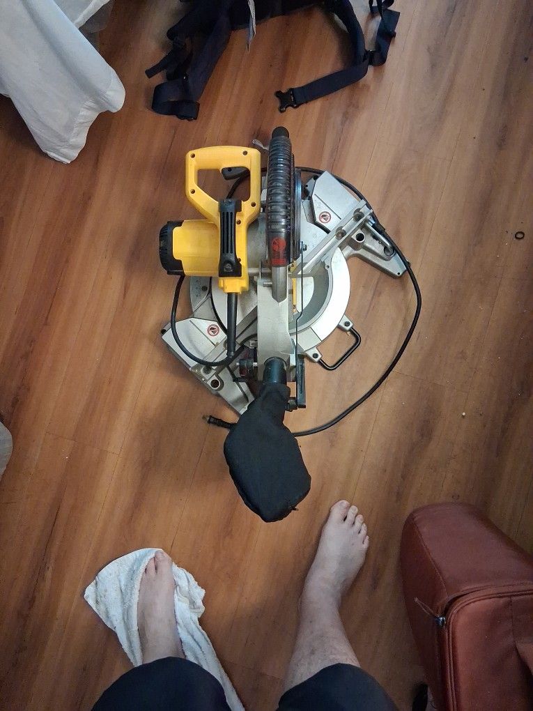 DeWalt 10" Compound Miter Saw