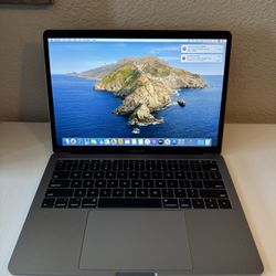 2017 13” MacBook Pro Core i5 8GB Ram 128SSD! Like new! We offer financing!