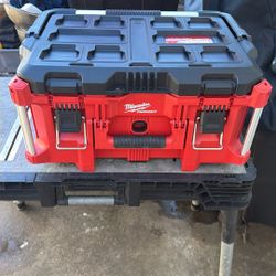 Milwaukee PACKOUT TOOL BOX 