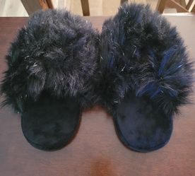 INC International Concepts Fur  Metallic Soft Plush Slippers Black with Sparkle Sz M 7/8