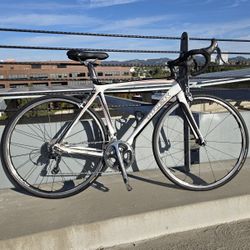 17 lb. All-Carbon Trek Madone 6.9 Racing Bike 