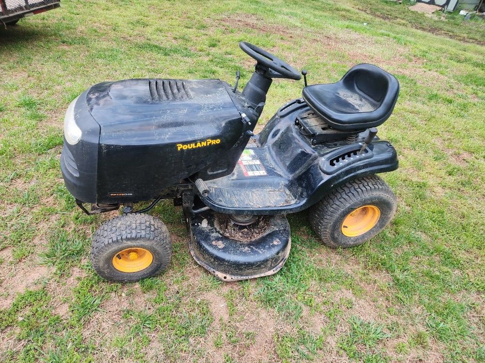 Poulan Pro 42 Inch Cut 17.5 Hp Briggs And Stratton Motor Riding Lawn Mower 