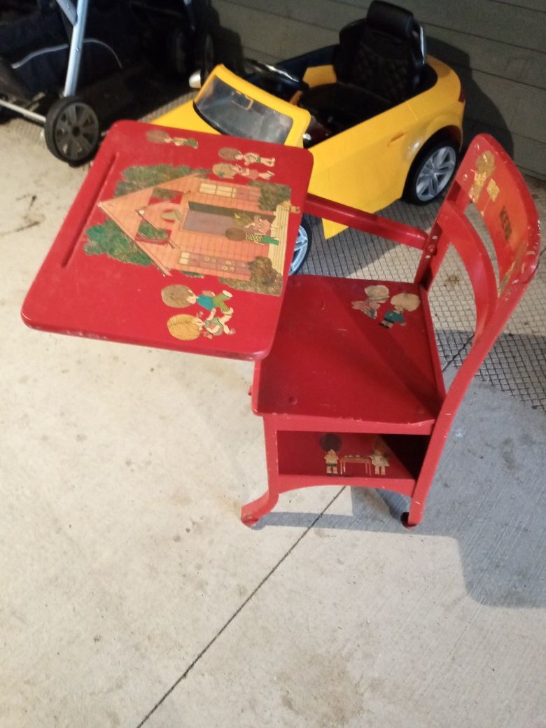 kids desk in excellent condition