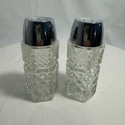 Salt Pepper Shakers 