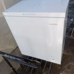 INSIGNIA  FREEZER