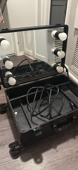 MUA TRAVEL Vanity