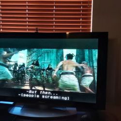 Flat Screen TV With Built-in Stereo Speakers 