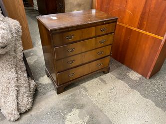 Vintage 4 Drawer Chest of Drawers with Pull-out Tray