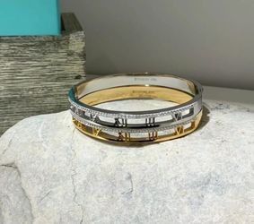 Bangle designed Roman numerals