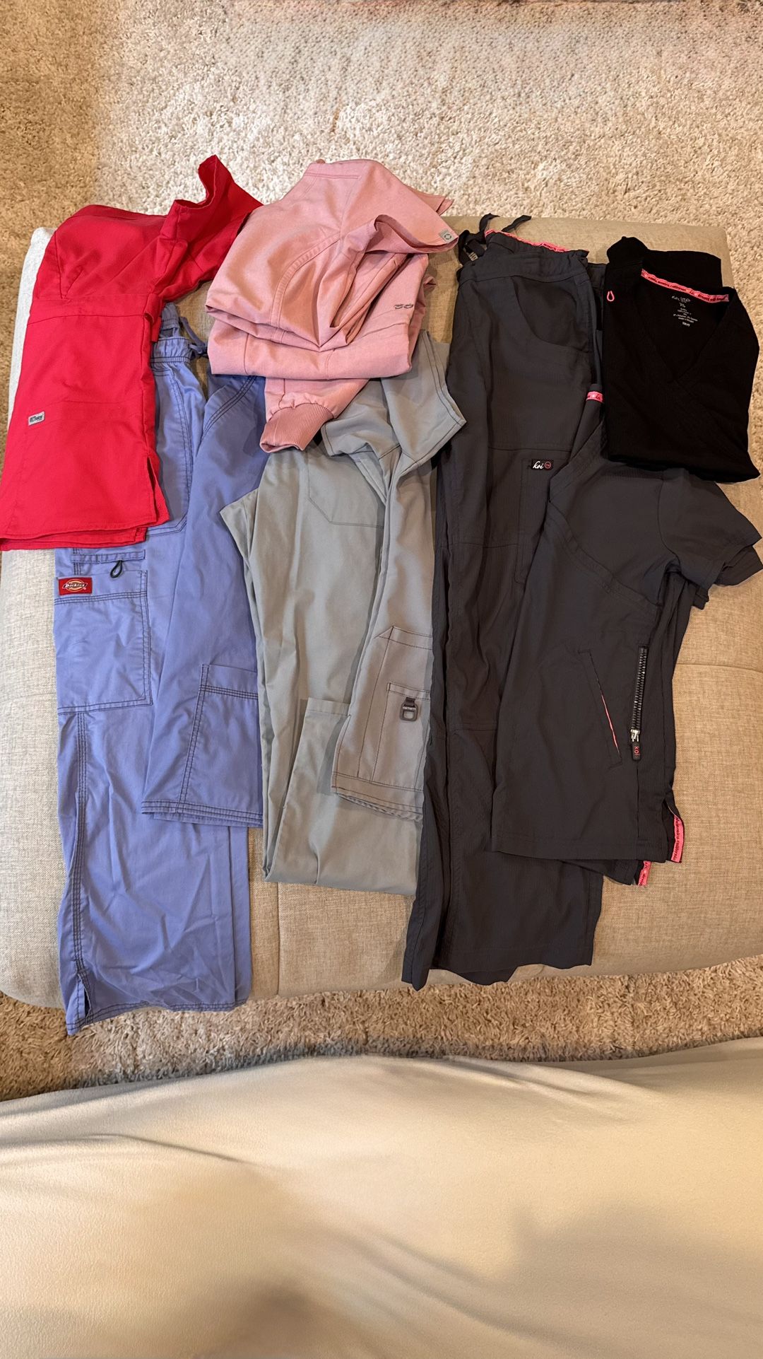 All Medical Scrubs 30$ Size Xs Petite