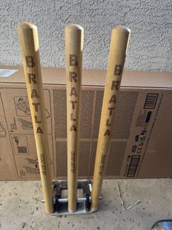 Cricket Stumps With Metal Base