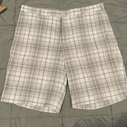 2010 Vintage Nike Gold Shorts; W38-40