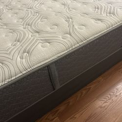 Queen Mattress  Bed