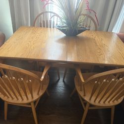 Dinner table 4 chairs and sleeve