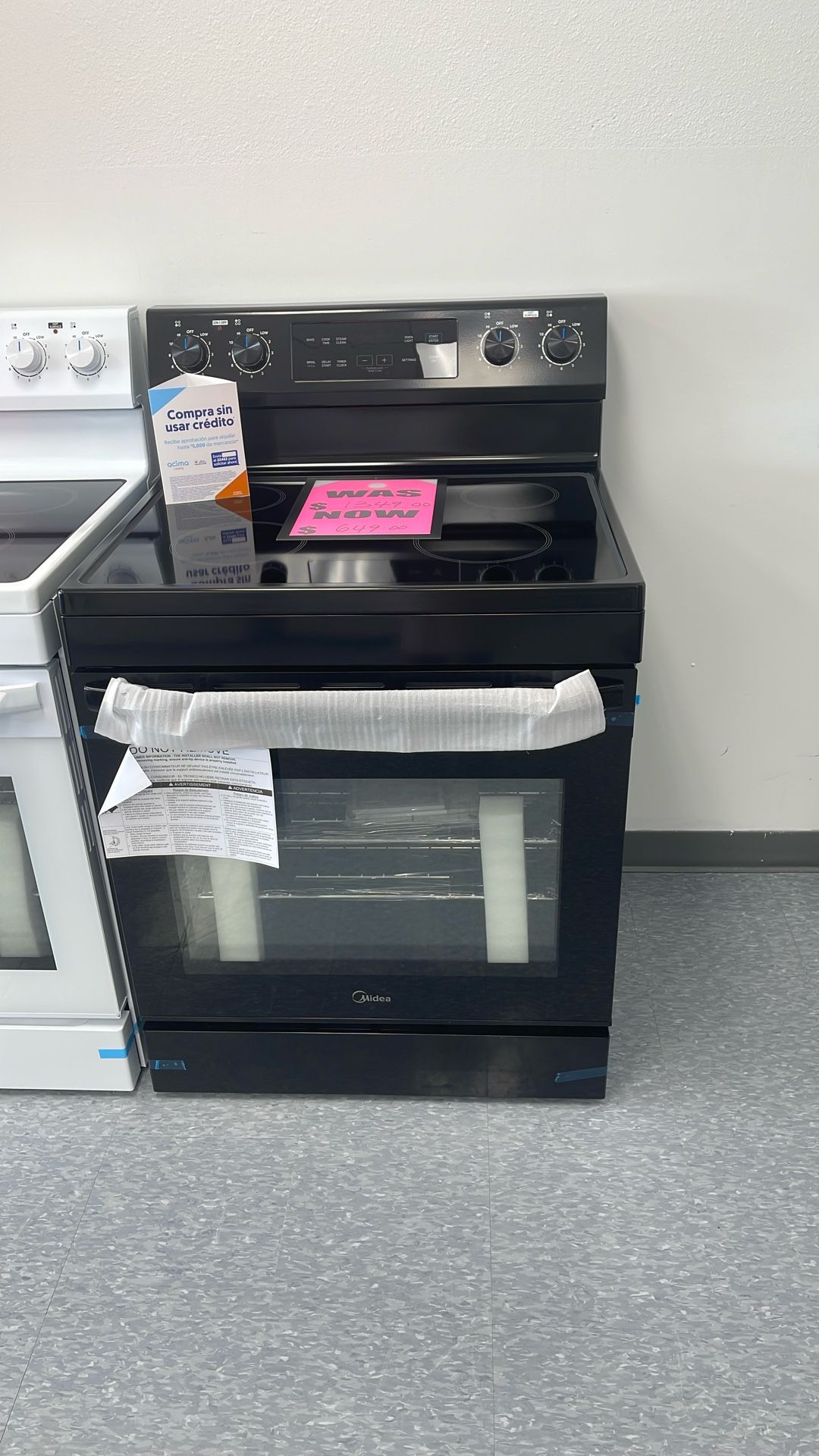New Midea Black Glass Top Range. 1 Year Manufactured Warranty