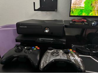 Xbox 360 Slim plus 30+games