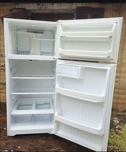 Refrigerator 17cu Works Fine