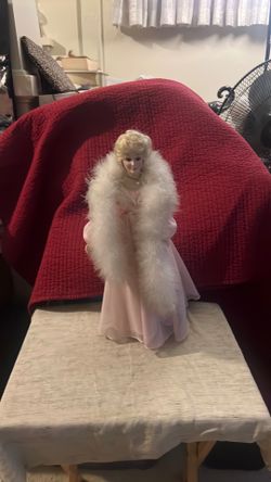 Mary Kay fashion doll