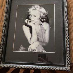 Marilyn Monroe picture in black photo frame about 16 x 12