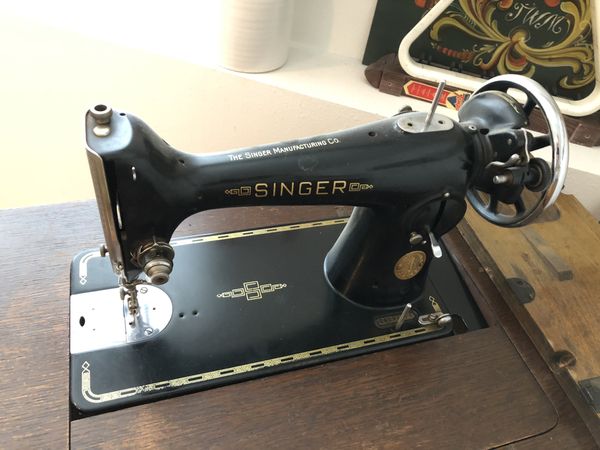 Antique 1936 Singer treadle sewing machine for Sale in Issaquah, WA