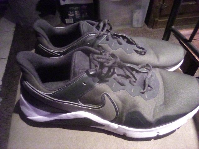 Men's Nike Size 14