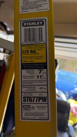 Stanley 7’ fiberglass 225 lb load capacity ladder