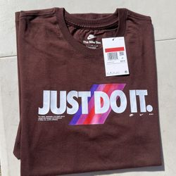 New Men’s Nike T Shirt Size Large 