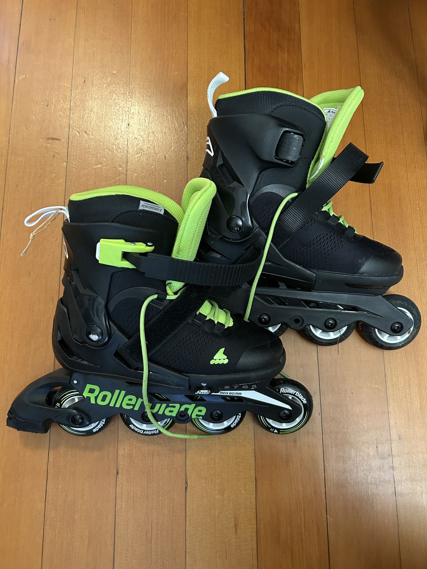 Rollerblade Microblade Kids size 5-8, Knee/elbow/wrist pads included