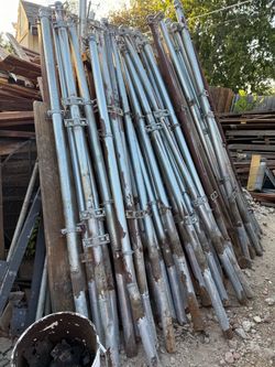 Postes Galvanizados de 7 Ft 1/2.