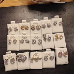 Different types of stud earrings 6 for 10$
