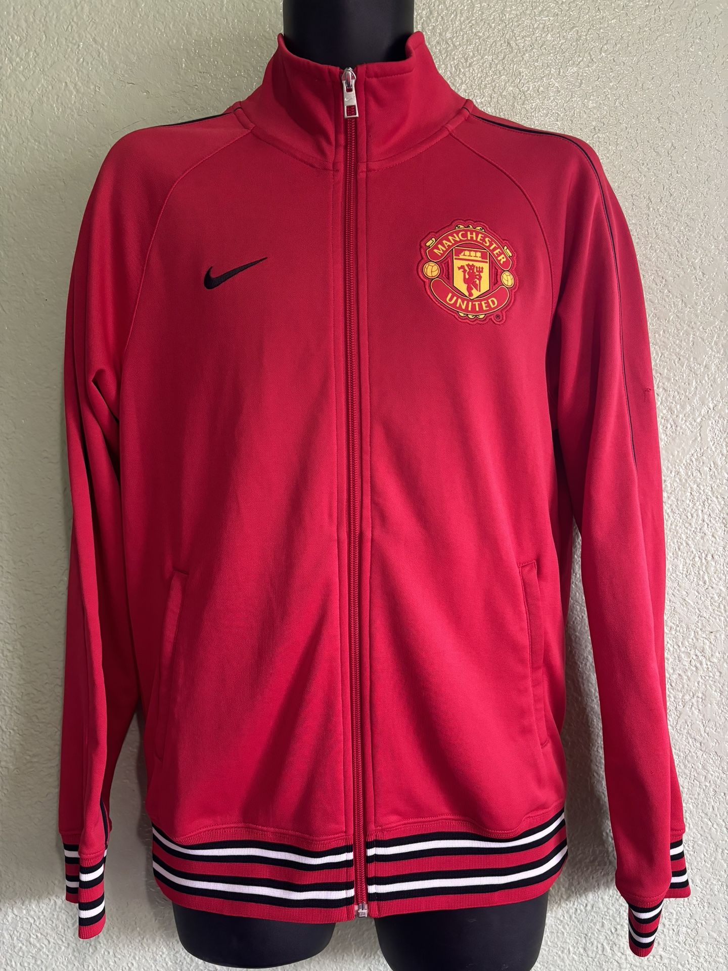ORIGINAL NIKE MANCHESTER UNITED ACTIVEWEAR JACKET SIZE SMALL