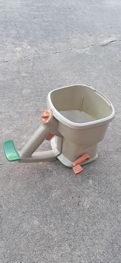 Handheld seed spreader