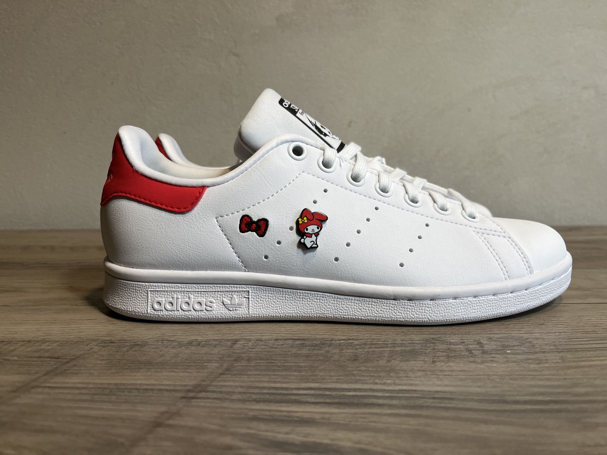 adidas Originals x HELLO KITTY AND FRIENDS STAN SMITH HQ1901