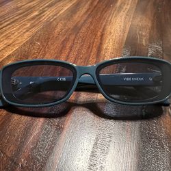 Quay Australia Sunglasses, Vibe Check