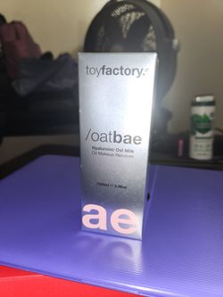 
Oatbae Hyaluronic Oat Milk 
Oil Makeup Remover 