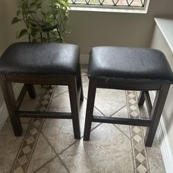 Stools With Wooden Legs