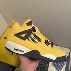 Brand New DS Nike Air Jordan 4 Lightning Size 9.5 