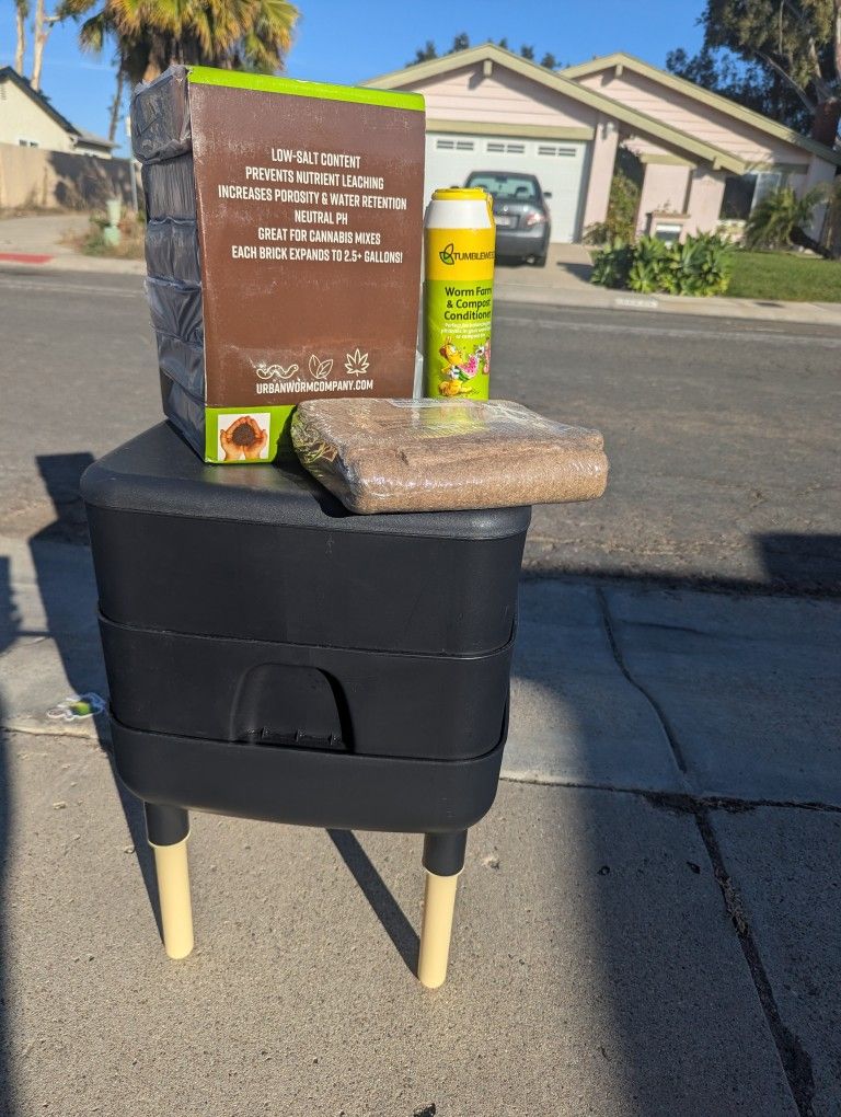 2 Tier Worm Farm With Supplies