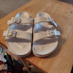 NEW....Sandals Size 2-3 