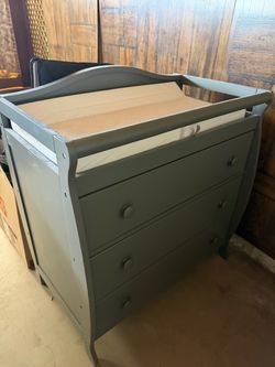 Changing table/ baby dresser