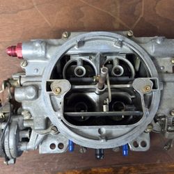 Eldelbrock Quadrajet Carburator